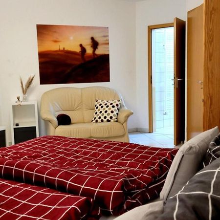 Wohlfuehl-Ferienwohnung Mit Tiefgarage Im Gruenen Oberhof  Exterior photo