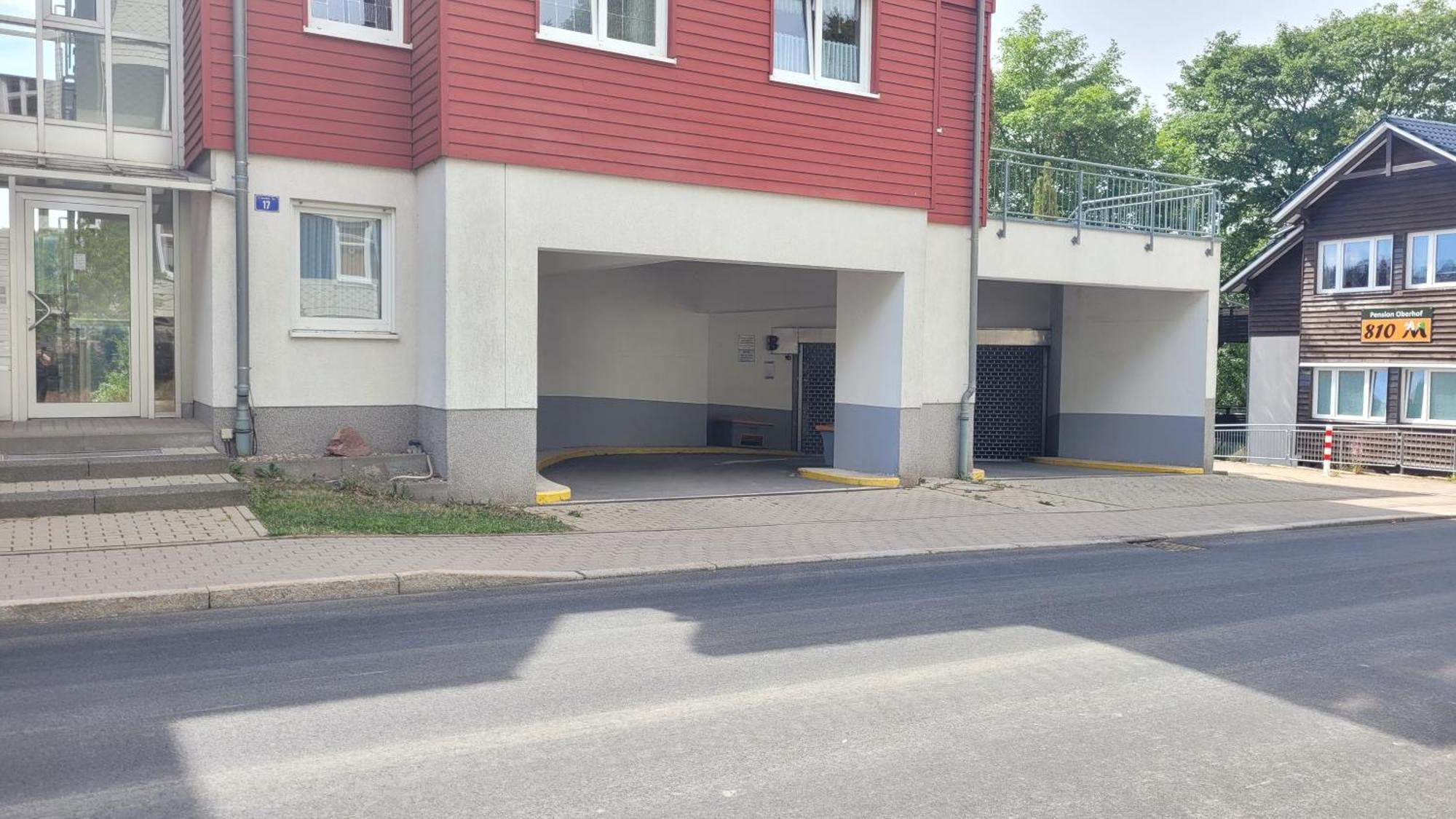 Wohlfuehl-Ferienwohnung Mit Tiefgarage Im Gruenen Oberhof  Exterior photo