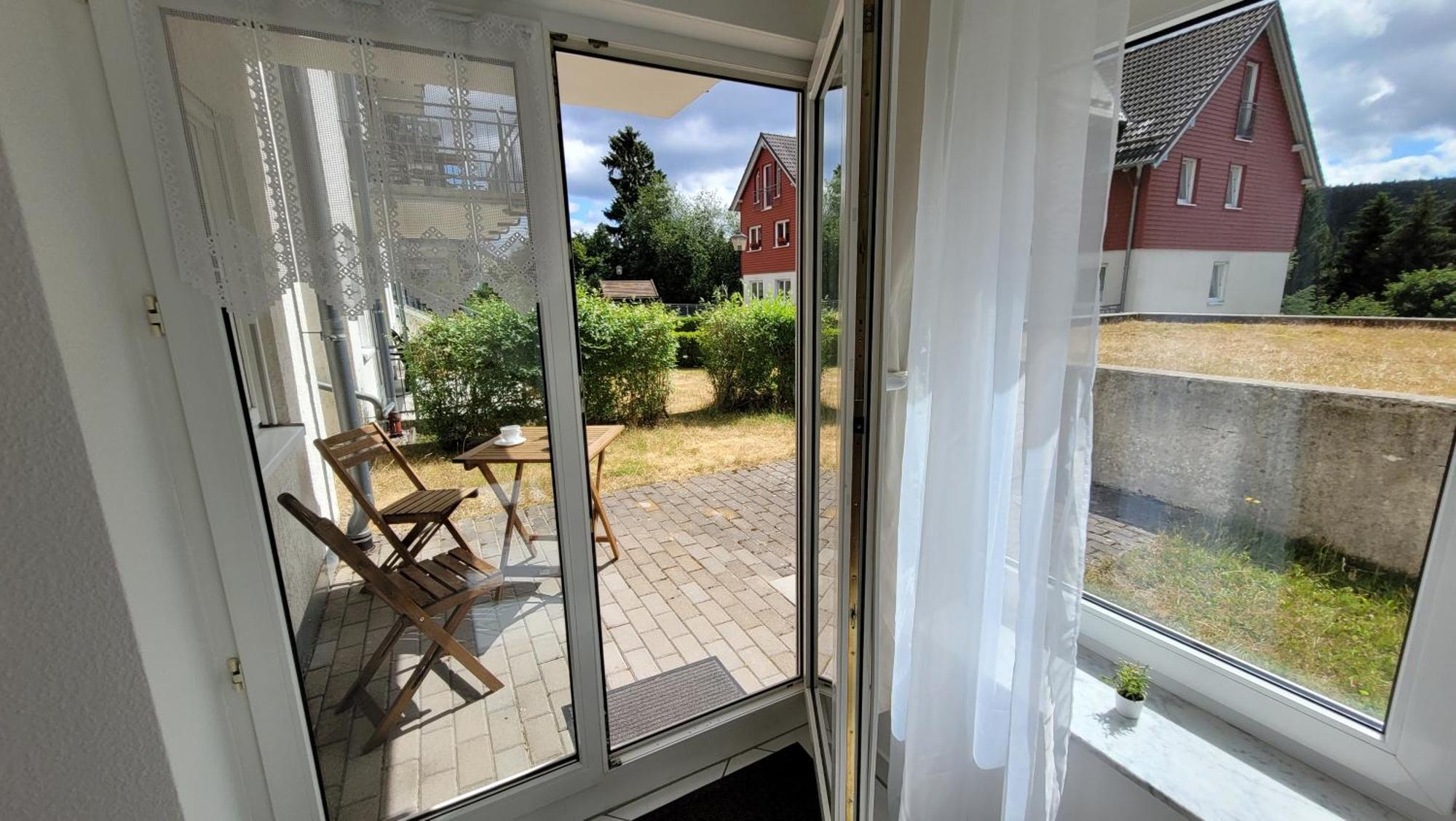 Wohlfuehl-Ferienwohnung Mit Tiefgarage Im Gruenen Oberhof  Exterior photo